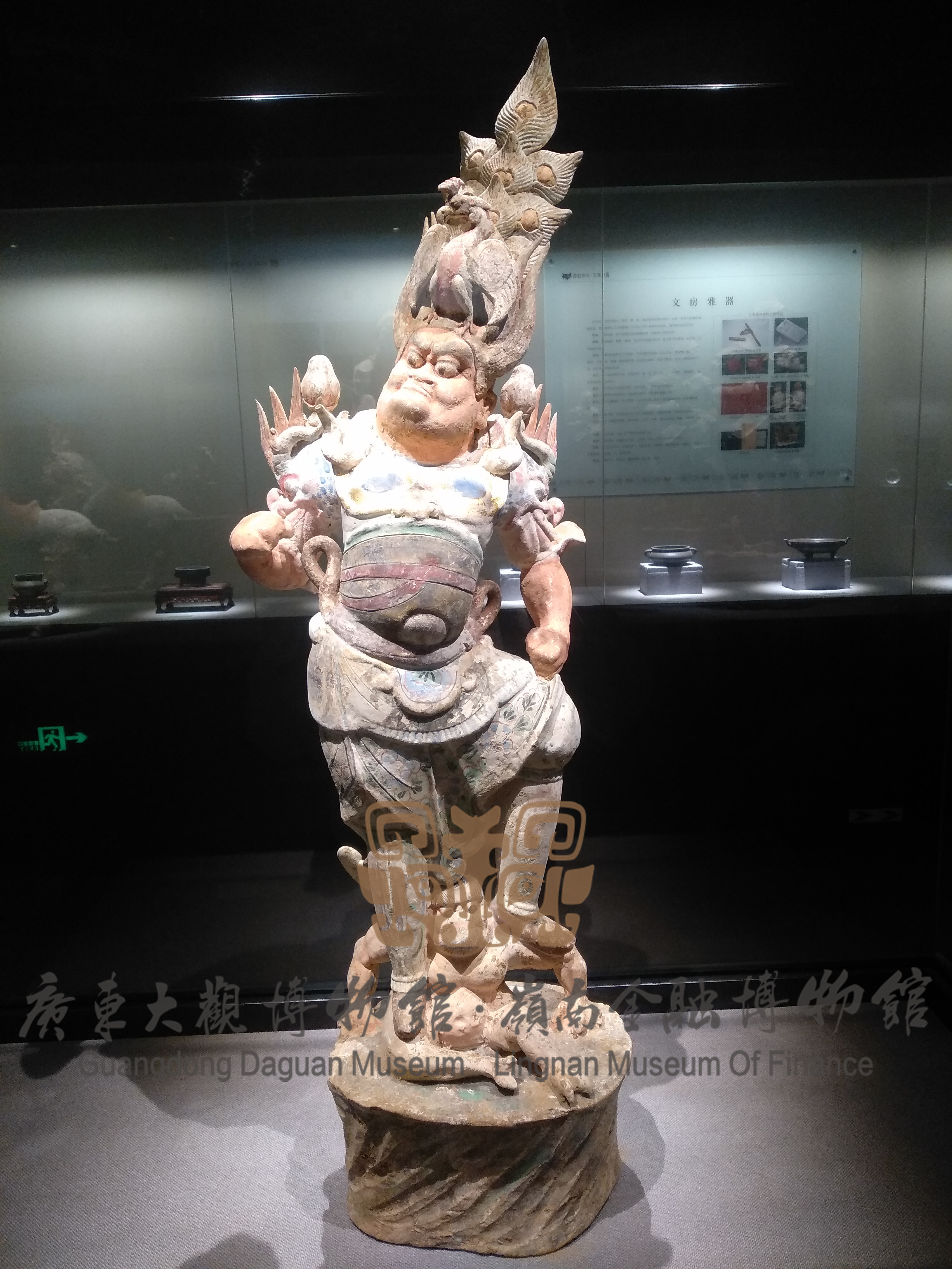 (唐代)贴金彩绘天王俑唐