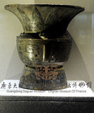 （春秋战国）饕餮纹三羊首青铜尊