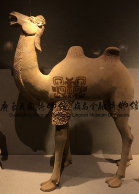（唐代）胡人牵驼俑之骆驼