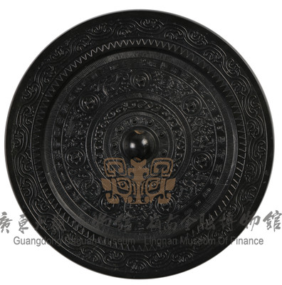 “角王巨虚”铭七乳瑞兽纹镜