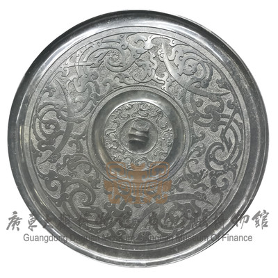 分区式瑞兽花叶四龙纹镜