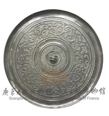 三蟠龙纹镜1