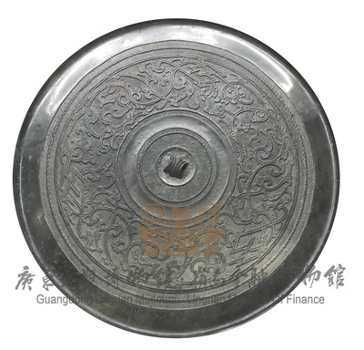 菱纹间隔龙凤同体纹镜