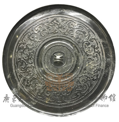 三蟠龙纹镜
