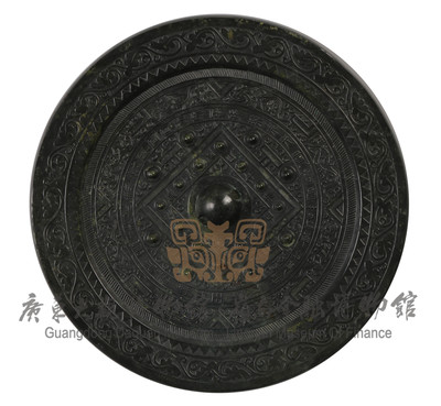 “上华山”铭瑞兽博局纹镜